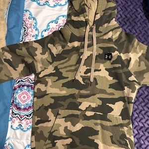 Camo under armor hoodie